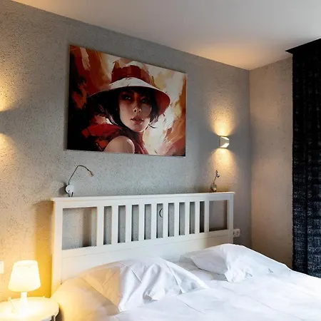 Bristol Hotel 2*